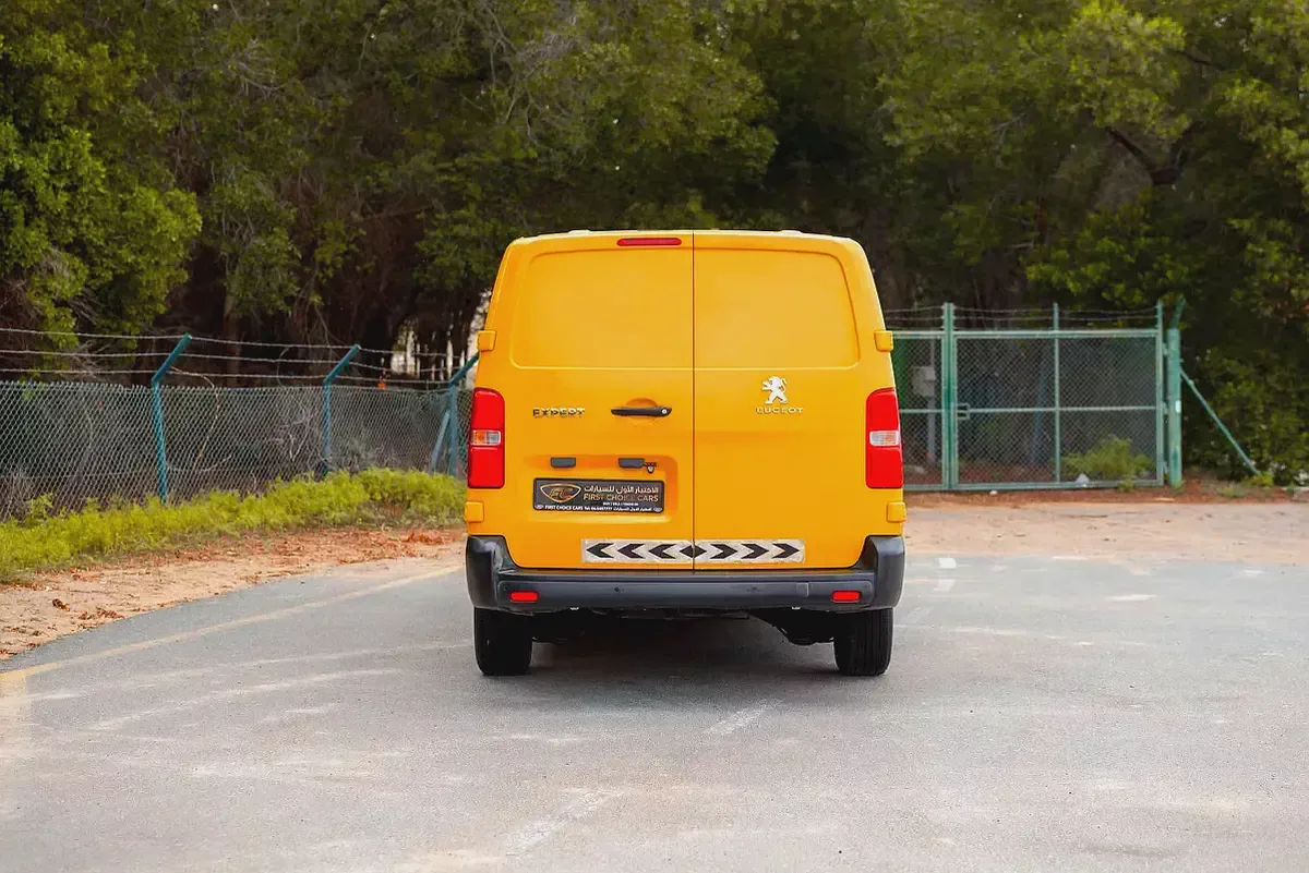 Peugeot Expert | Delivery Van | Manual | GCC Specs | Ref#P07386-5-5