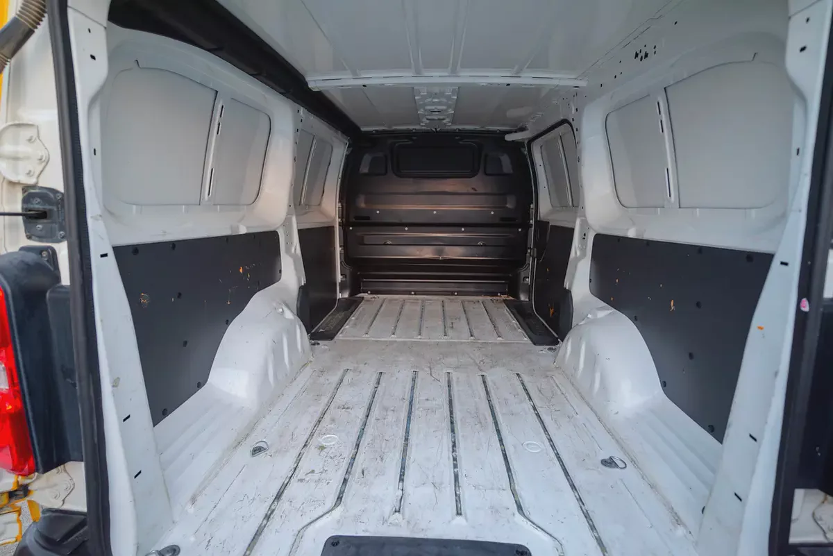Peugeot Expert | Delivery Van | Manual | GCC Specs | Ref#P07386-6-6