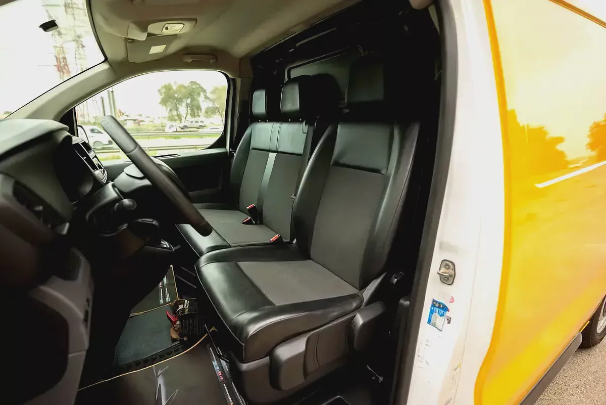 Peugeot Expert | Delivery Van | Manual | GCC Specs | Ref#P07386-7-7