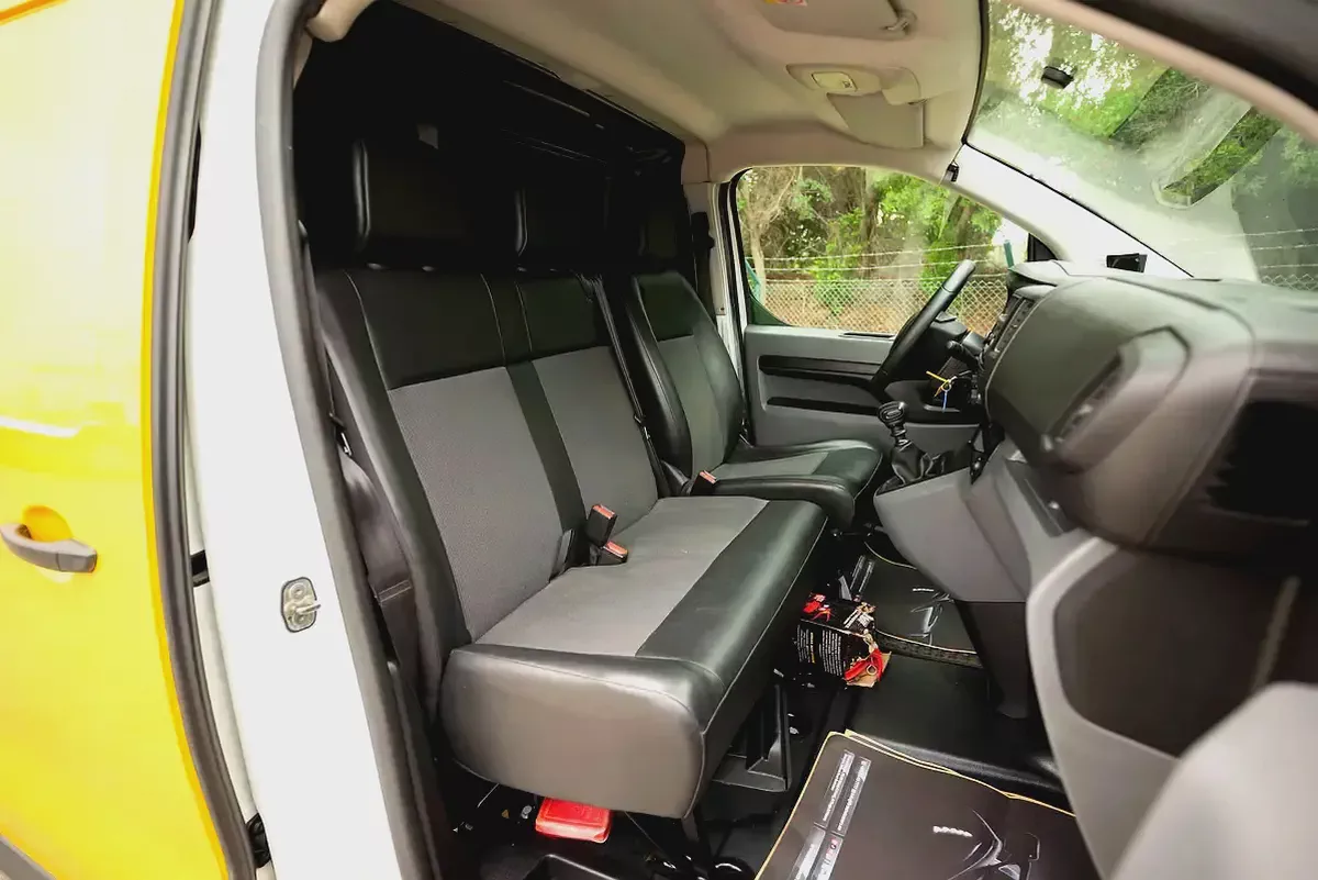 Peugeot Expert | Delivery Van | Manual | GCC Specs | Ref#P07386-8-8