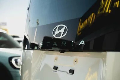 Hyundai Staria Luxury 2025 Brand New 11 Seater Diesel 2.2L Turbo 4 Cylinders GCC-3