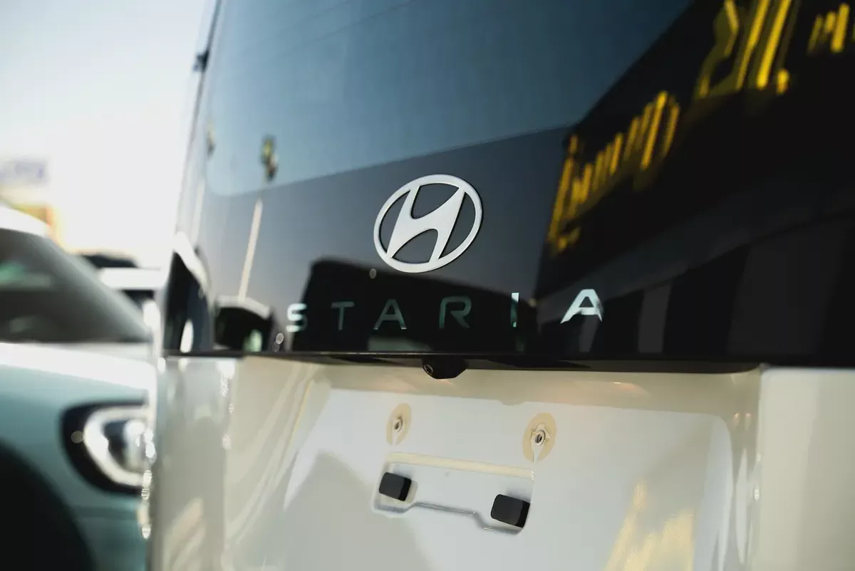 Hyundai Staria Luxury 2025 Brand New 11 Seater Diesel 2.2L Turbo 4 Cylinders GCC-3-3