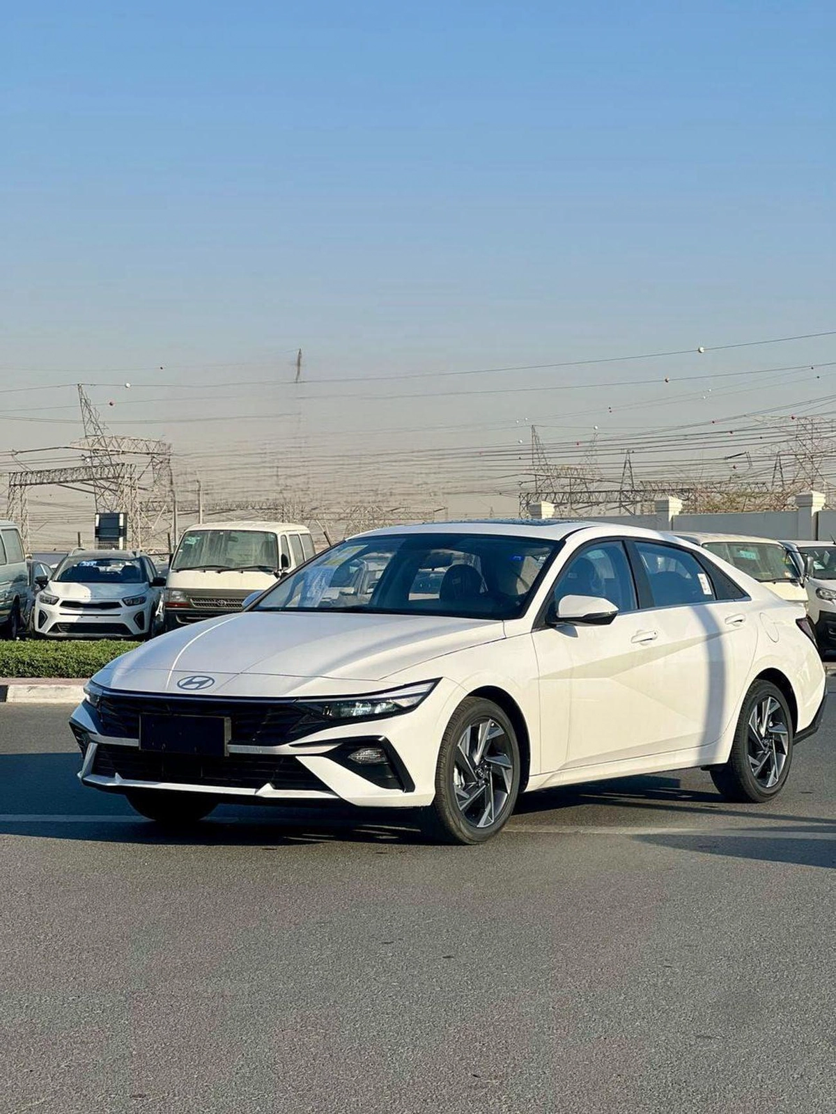 Hyundai Elantra GLS SMART 2025 Hyundai Elantra 1.5L - China - Brand New-2-0