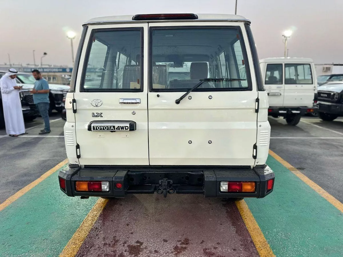 Toyota Land Cruiser 70 LC76 LX LX 2.8L  LX 2.8L-4-0