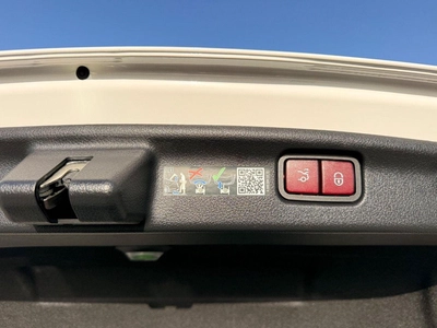 Mercedes Benz C300 STD C 300 2025 premium-22