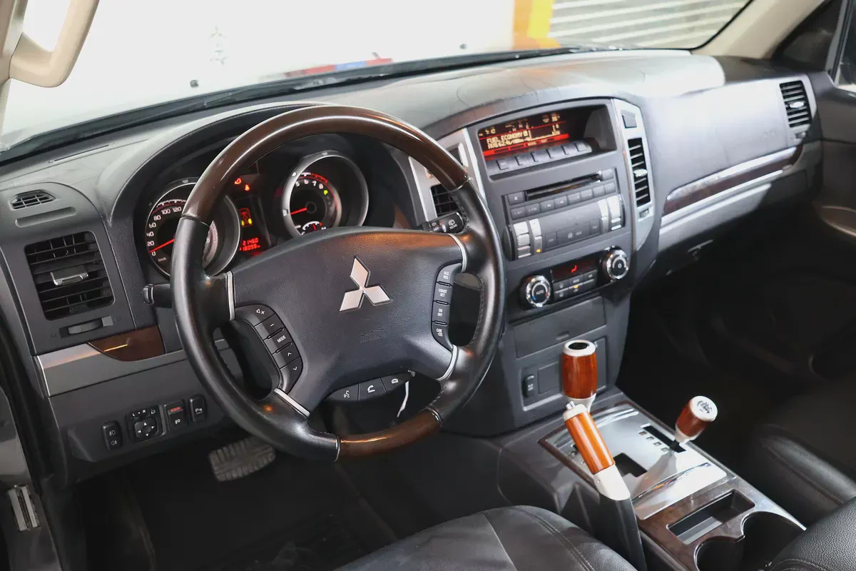 Mitsubishi Pajero 2015 GLS | GCC Specs | Excellent Condition-9-9