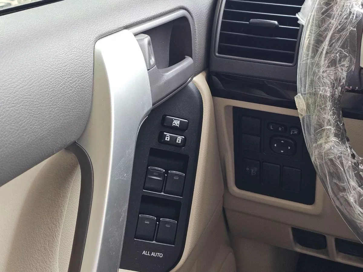 Toyota Prado TX-L 4.0L V6, Model 2022-9-0