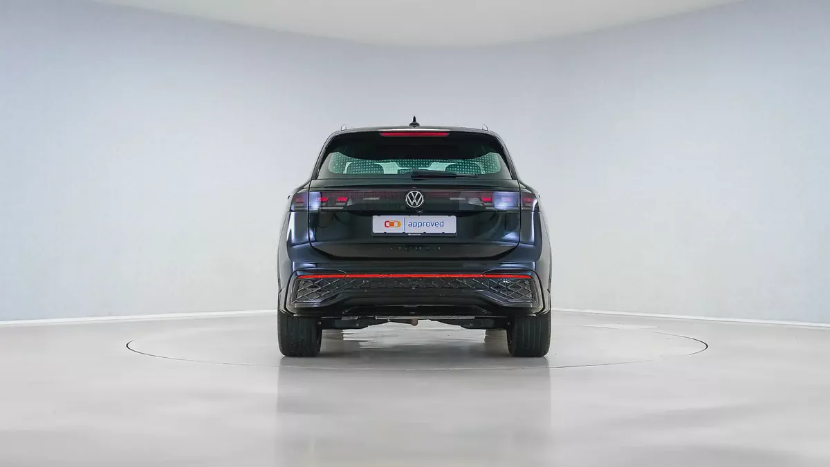 2026 Volkswagen Tiguan R-line Black Edition | GCC | Volkswagen Warranty Feb 2031 & Service Feb 2029-8-8