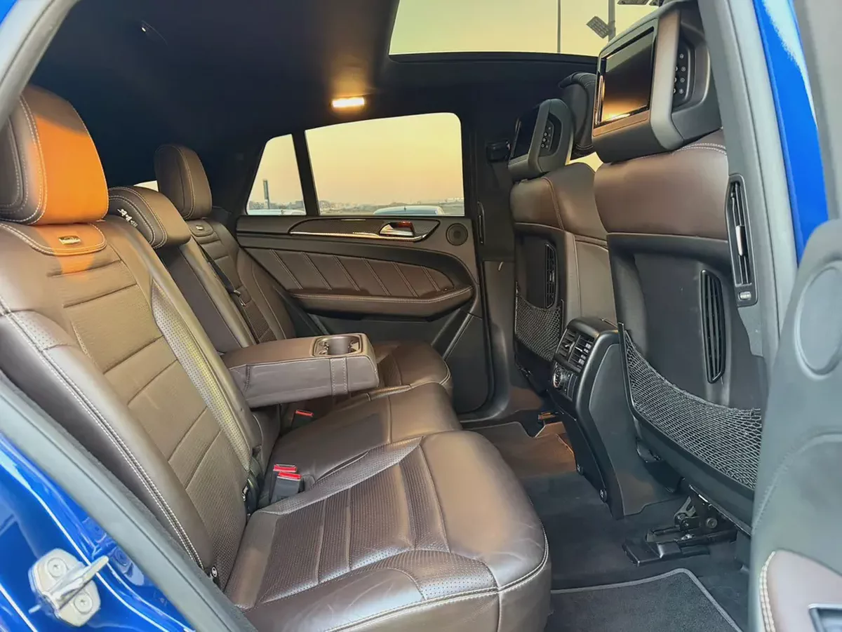 (2018) MERCEDES GLE63s //AMG// GCC FULL OPTION -ORIGINAL PAINT--12-12