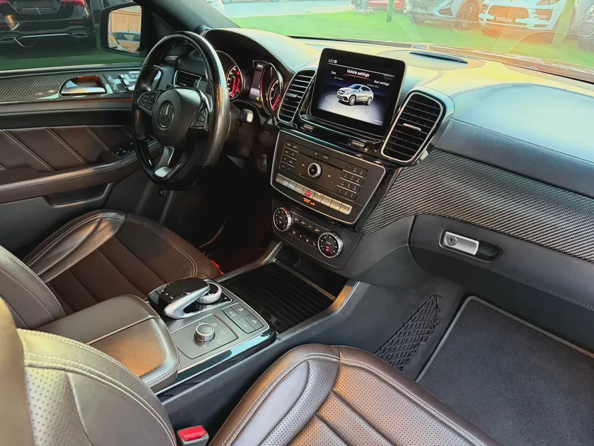 (2018) MERCEDES GLE63s //AMG// GCC FULL OPTION -ORIGINAL PAINT--15-15
