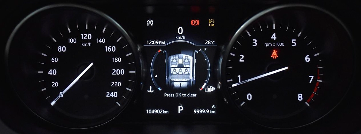 EXCELLENT DEAL for our Land Rover Discovery Sport HSE ( 2018 Model ) in Black Color GCC Specs-1-1
