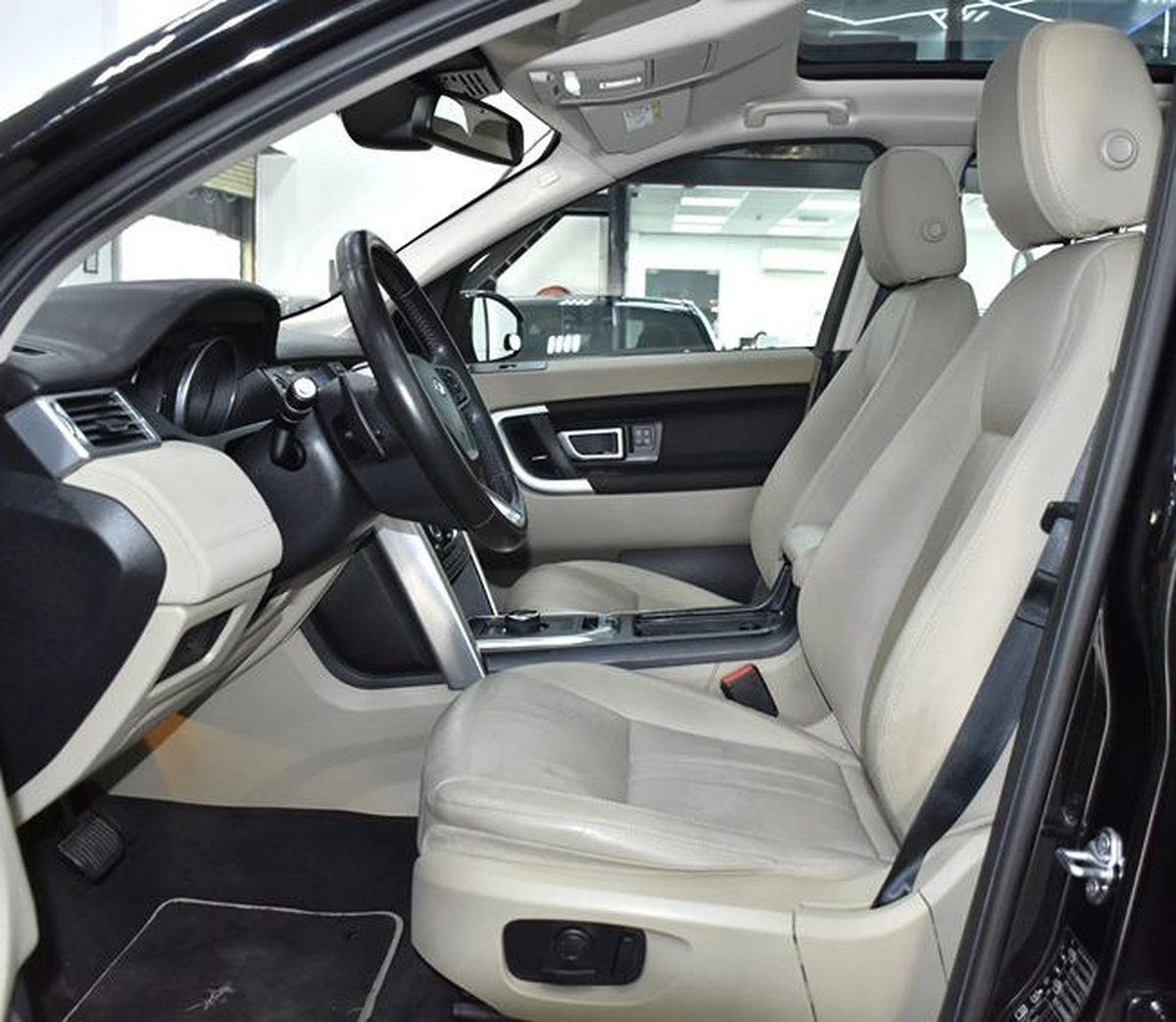 EXCELLENT DEAL for our Land Rover Discovery Sport HSE ( 2018 Model ) in Black Color GCC Specs-9-9