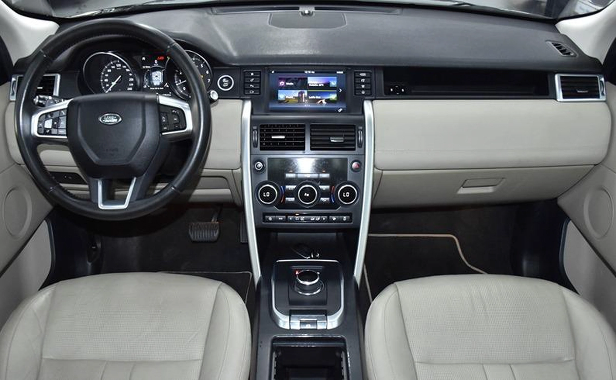 EXCELLENT DEAL for our Land Rover Discovery Sport HSE ( 2018 Model ) in Black Color GCC Specs-14-14
