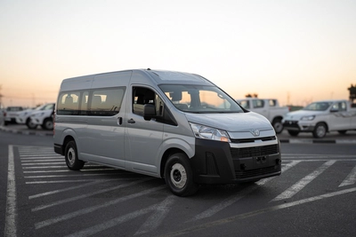 Toyota Hiace Commuter-2