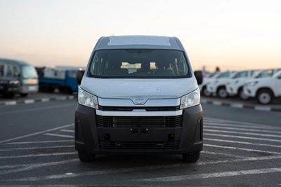 Toyota Hiace Commuter-10