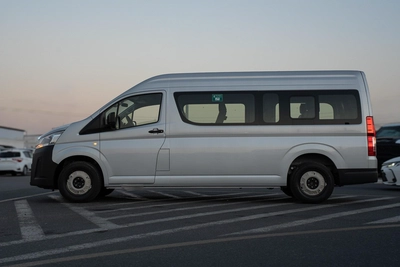 Toyota Hiace Commuter-4