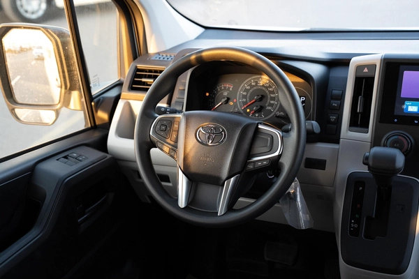 Toyota Hiace Commuter
