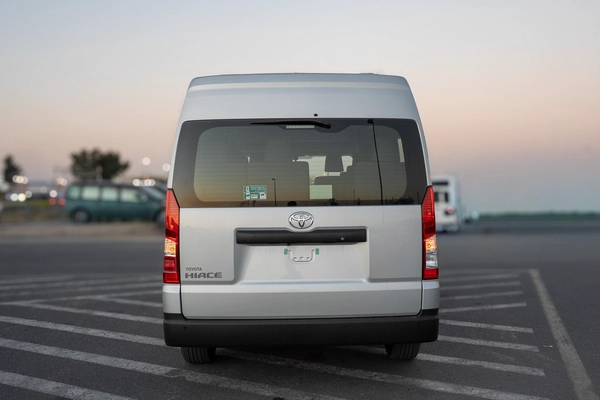 Toyota Hiace Commuter