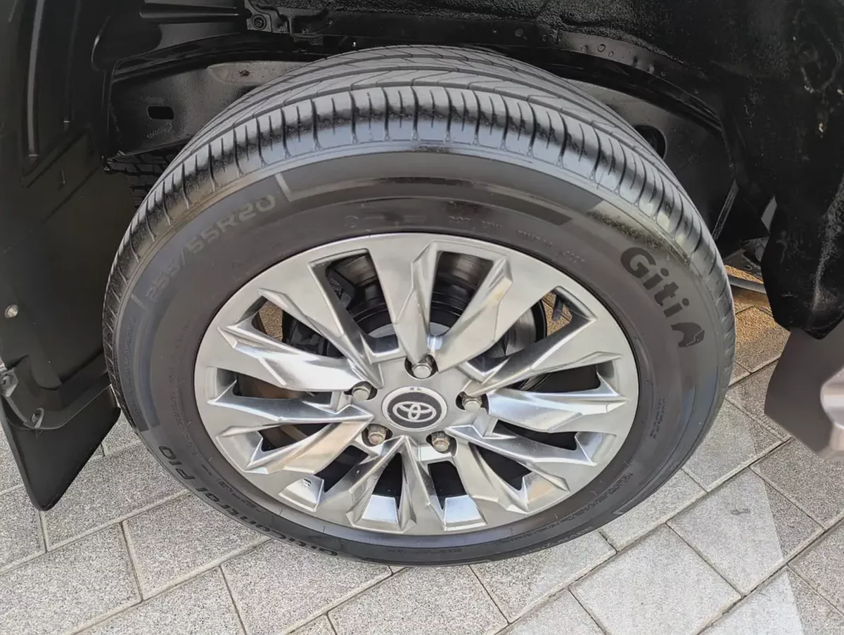 Toyota Land Cruiser GXR 2012 Facelifted 2025 GCC Specs - Interior and Exterior Excellent Condition-19-19