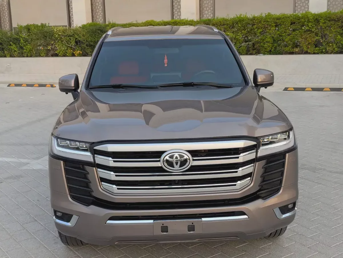 Toyota Land Cruiser GXR 2012 Facelifted 2025 GCC Specs - Interior and Exterior Excellent Condition-2-2