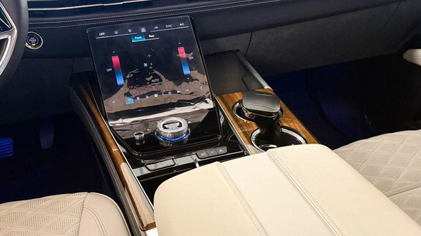 Cadillac Escalade PREMIUM LUXURY PLATINUM Cadillac Escalade 600 - 6 Seats - 2025