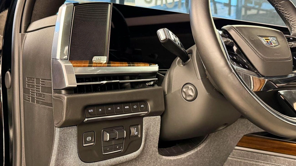 Cadillac Escalade PREMIUM LUXURY PLATINUM Cadillac Escalade 600 - 6 Seats - 2025-7-7
