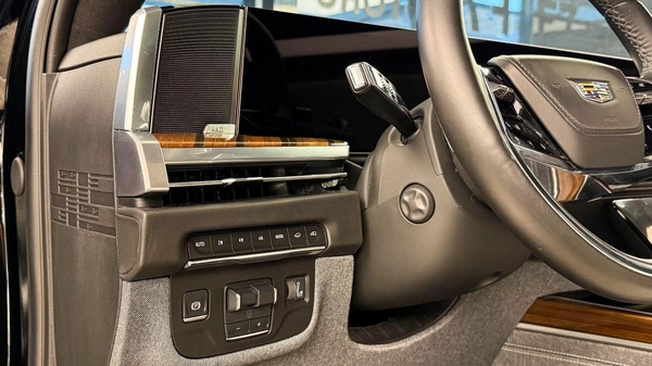 Cadillac Escalade PREMIUM LUXURY PLATINUM Cadillac Escalade 600 - 6 Seats - 2025