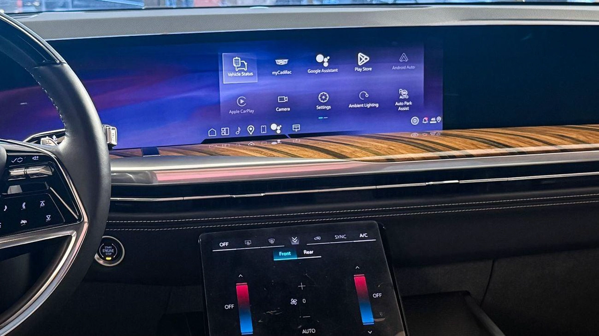 Cadillac Escalade PREMIUM LUXURY PLATINUM Cadillac Escalade 600 - 6 Seats - 2025-8-8