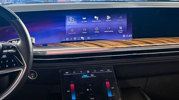 Cadillac Escalade PREMIUM LUXURY PLATINUM Cadillac Escalade 600 - 6 Seats - 2025