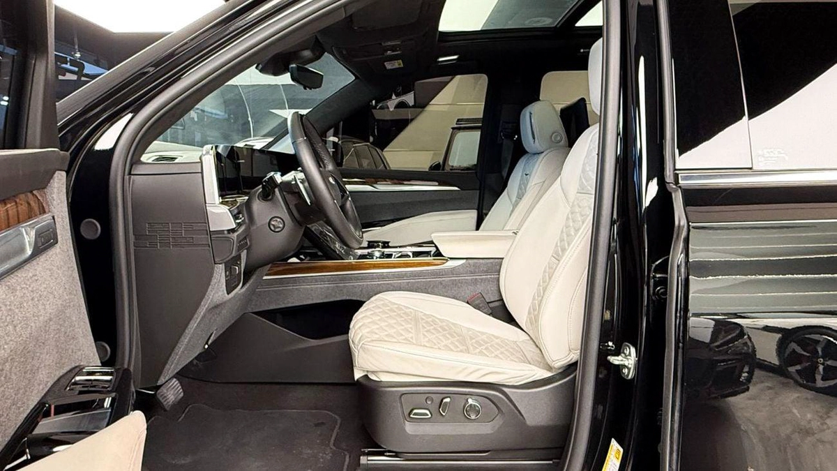 Cadillac Escalade PREMIUM LUXURY PLATINUM Cadillac Escalade 600 - 6 Seats - 2025-11-11