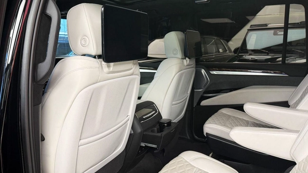Cadillac Escalade PREMIUM LUXURY PLATINUM Cadillac Escalade 600 - 6 Seats - 2025