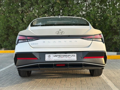Hyundai Elantra 2025-15