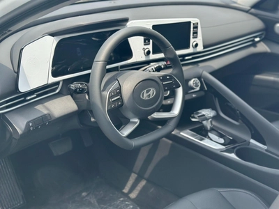 Hyundai Elantra 2025-10