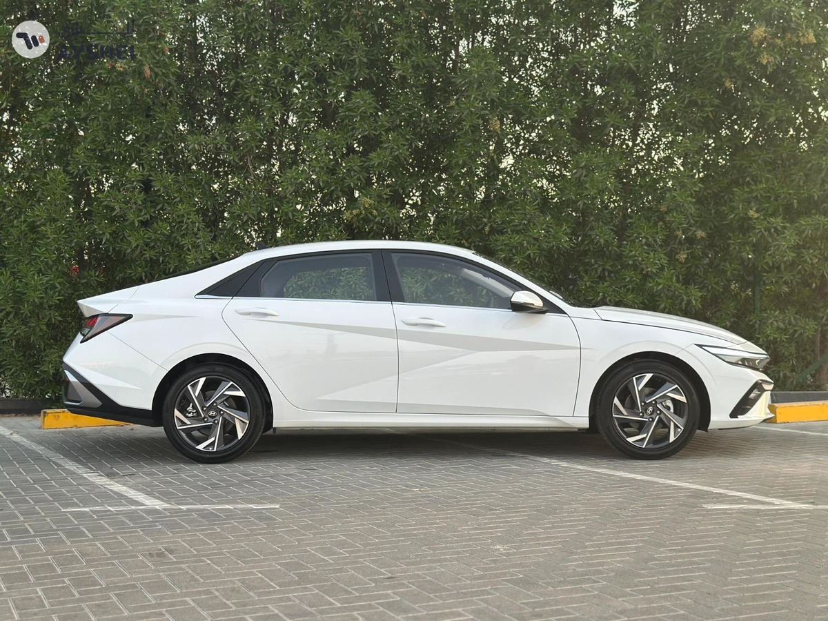 Hyundai Elantra 2025-12-12