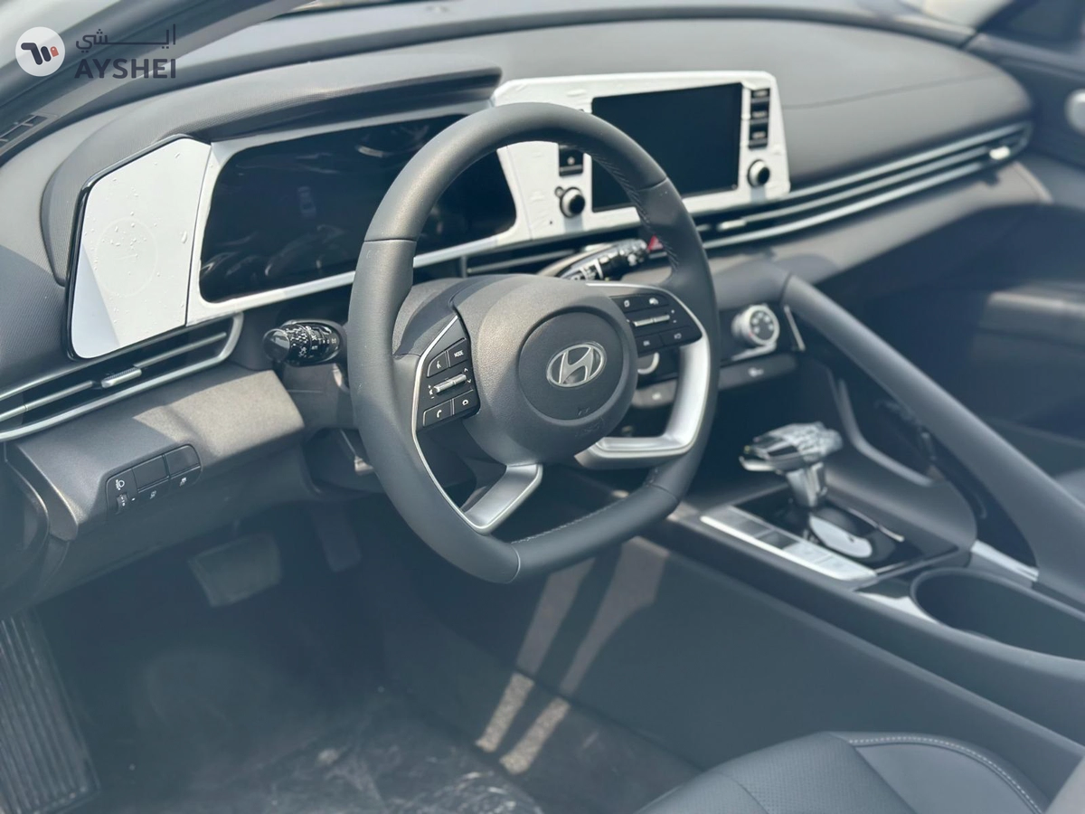 Hyundai Elantra 2025-10-10