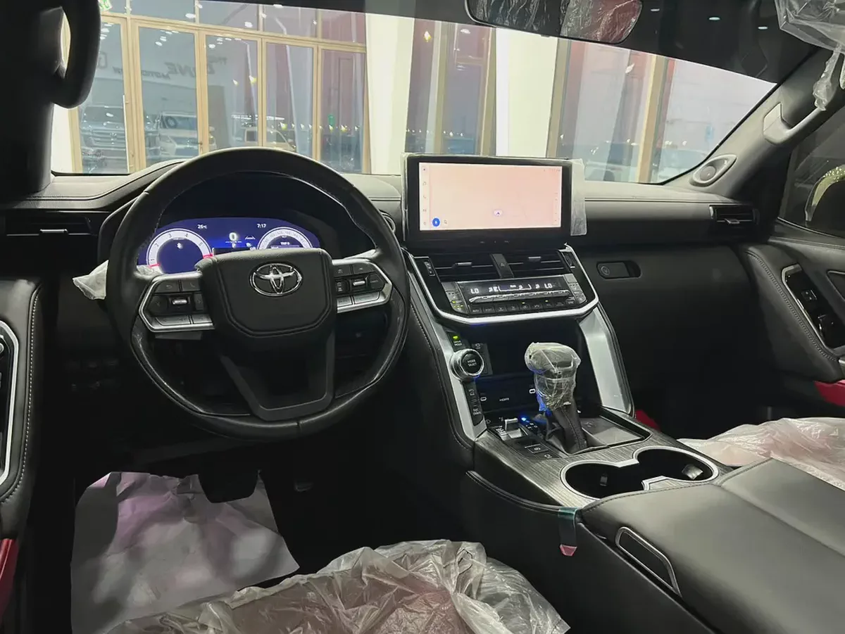 Toyota Land Cruiser VXR 2025 3.5L Turbo GCC Specs Under Warranty-14-14
