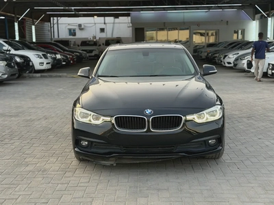 BMW 3-Series 318i Exclusive 2018 - American Specs-1