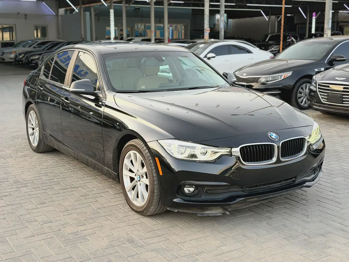 BMW 3-Series 318i Exclusive 2018 - American Specs-2-2