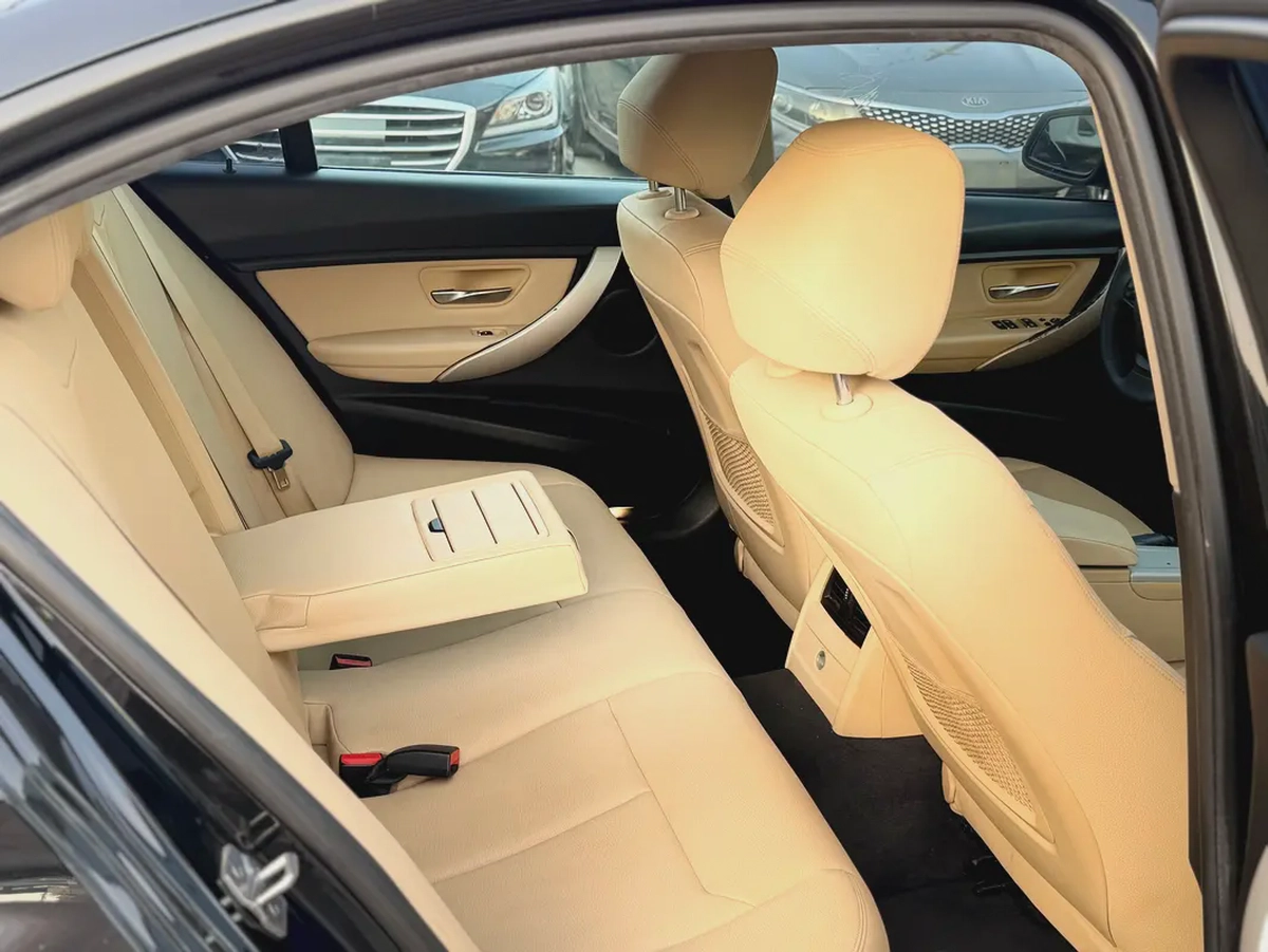 BMW 3-Series 318i Exclusive 2018 - American Specs-3-3