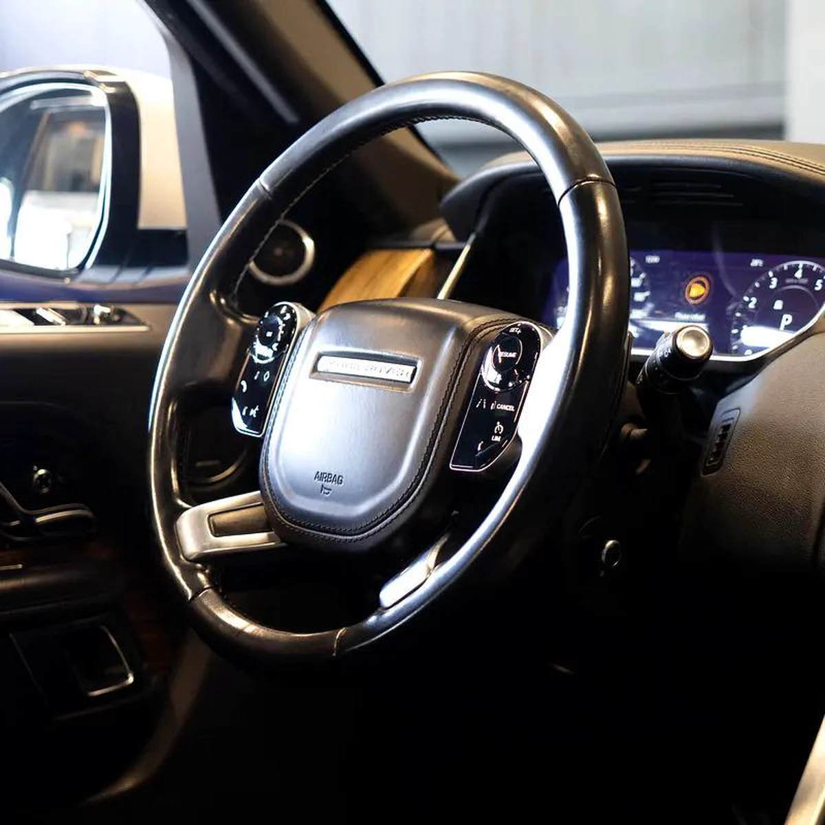 AED 2,682 pm • 0% Downpayment • Range Rover Vogue Supercharged • 1 Year Warranty-8-8