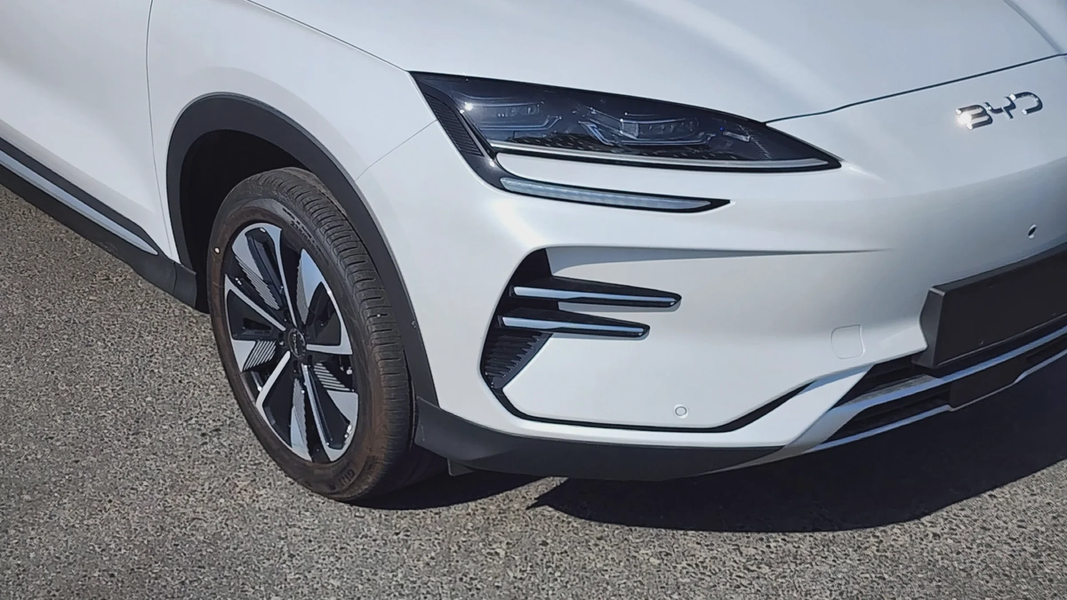 BYD Song Plus Champion (White Brown)-1-1
