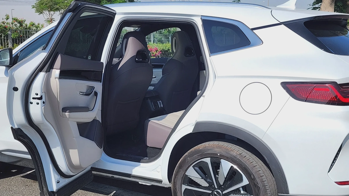 BYD Song Plus Champion (White Brown)-20-20