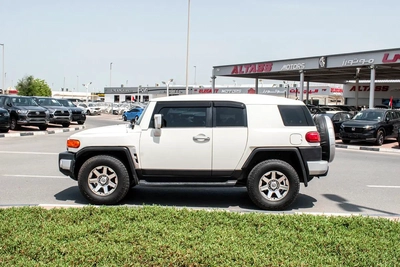 Toyota FJ Cruiser VXR 2021 - GCC Specs - Excellent Condition-9