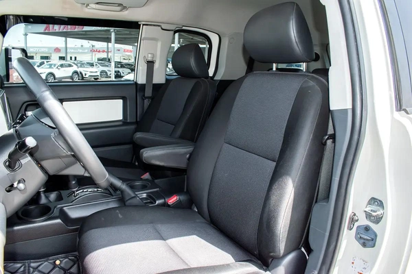Toyota FJ Cruiser VXR 2021 - GCC Specs - Excellent Condition