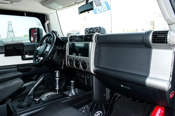 Toyota FJ Cruiser VXR 2021 - GCC Specs - Excellent Condition