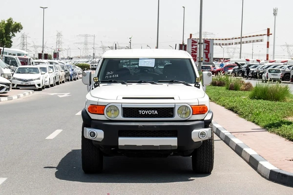 Toyota FJ Cruiser VXR 2021 - GCC Specs - Excellent Condition