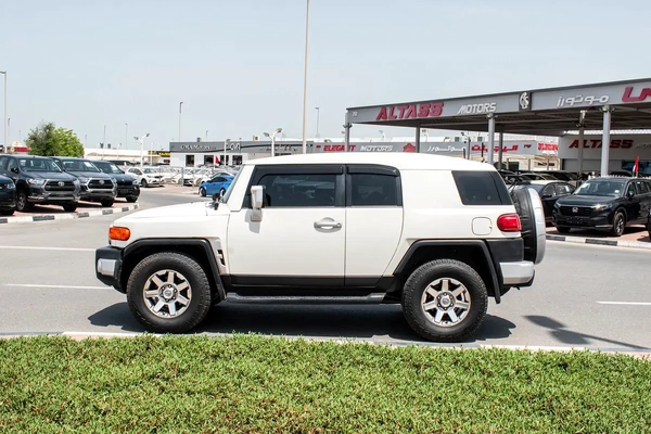 Toyota FJ Cruiser VXR 2021 - GCC Specs - Excellent Condition