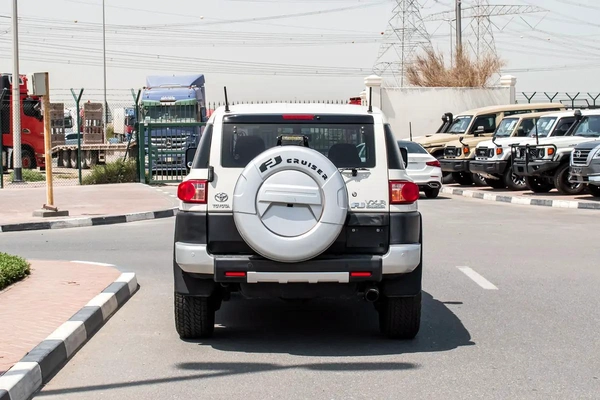 Toyota FJ Cruiser VXR 2021 - GCC Specs - Excellent Condition