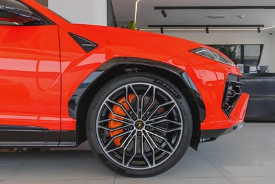 Lamborghini Urus SE | Slightly Used | WARRANTY + SERVICE  CONTRACT | FULL CARBON FIBE-7