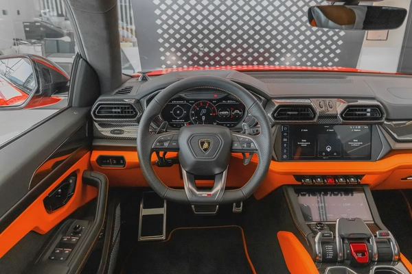 Lamborghini Urus SE | Slightly Used | WARRANTY + SERVICE  CONTRACT | FULL CARBON FIBE